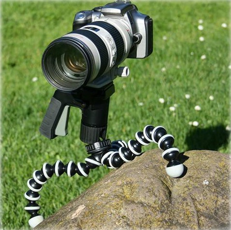 The Joby Gorillapod SLR-Zoom is a rugged, ultra-flexible mini-tripod built for larger DSLR cameras and camcorders (up to 6.6 lb/3 kg).